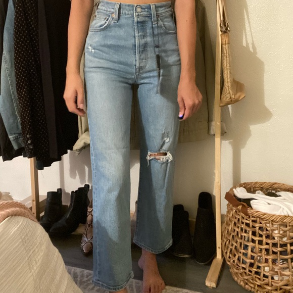 SOLD Levi’s Ribcage Straight Ankle Jeans - Picture 7 of 7